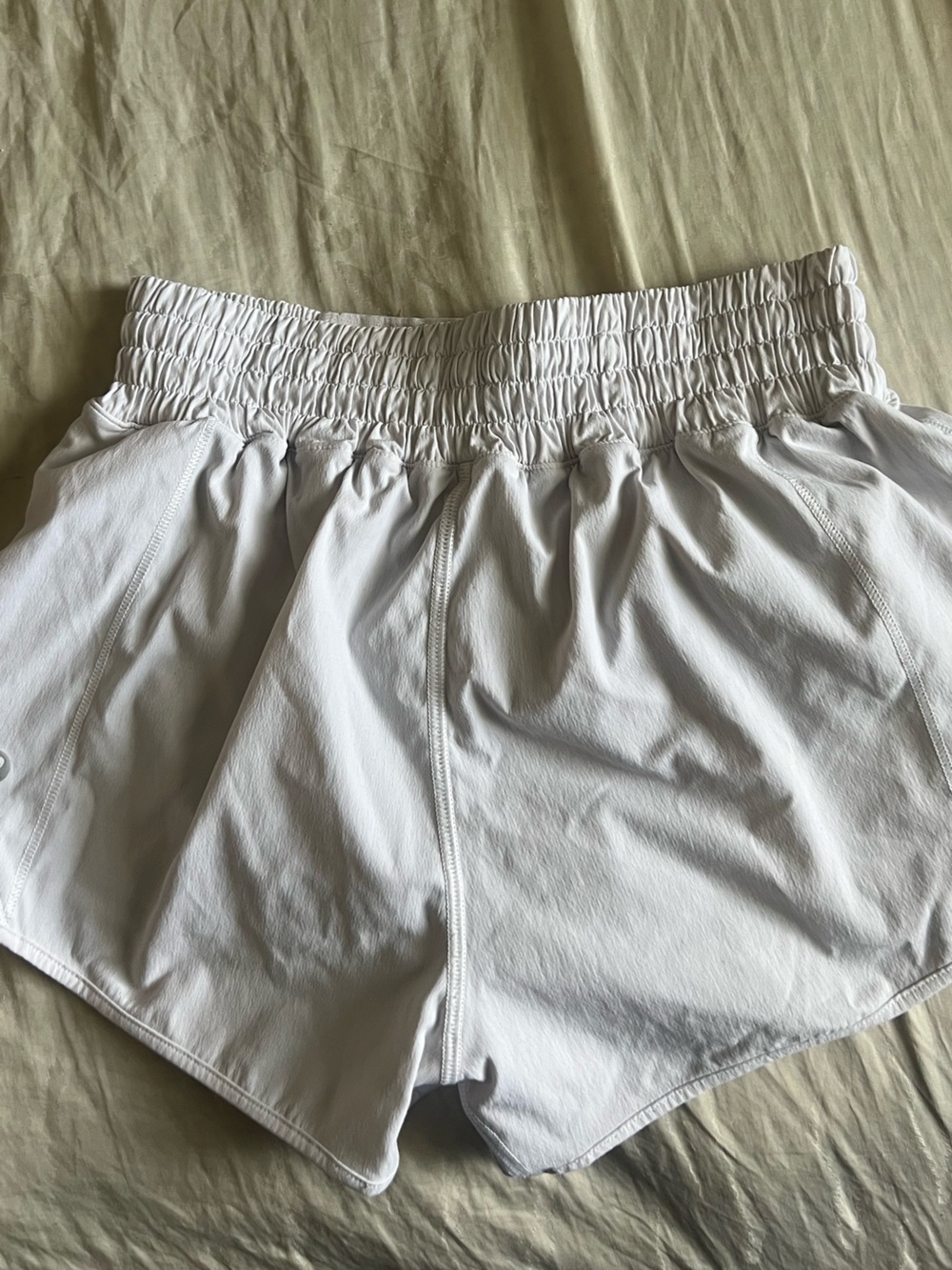 Lululemon Hotty Hot Low Rise Shorts White Running Tennis Gym Baddie Yoga Dove - Picture 3 of 7